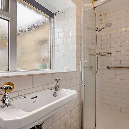 2 Bed In Hawes 94812